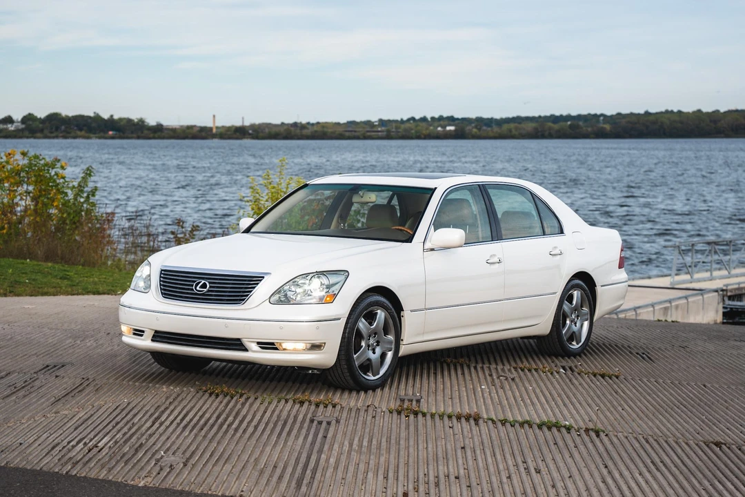2005 Lexus LS 3rd Gen - Image 8 of 31