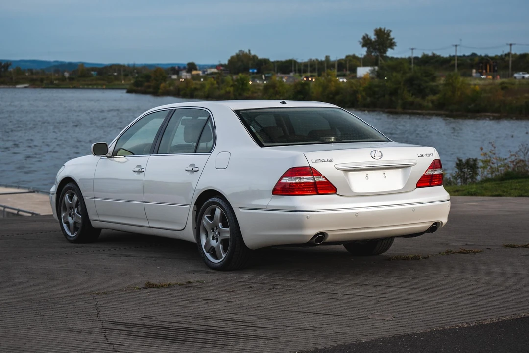 2005 Lexus LS 3rd Gen - Image 13 of 31