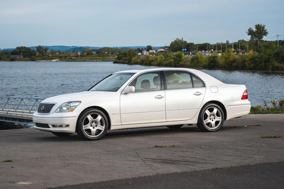 2005 Lexus LS 3rd Gen - Image 10 of 31