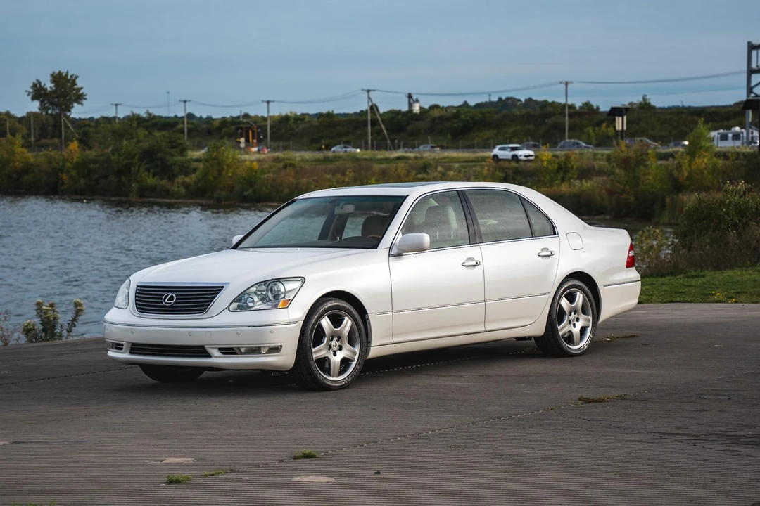 2005 Lexus LS 3rd Gen - Image 9 of 31
