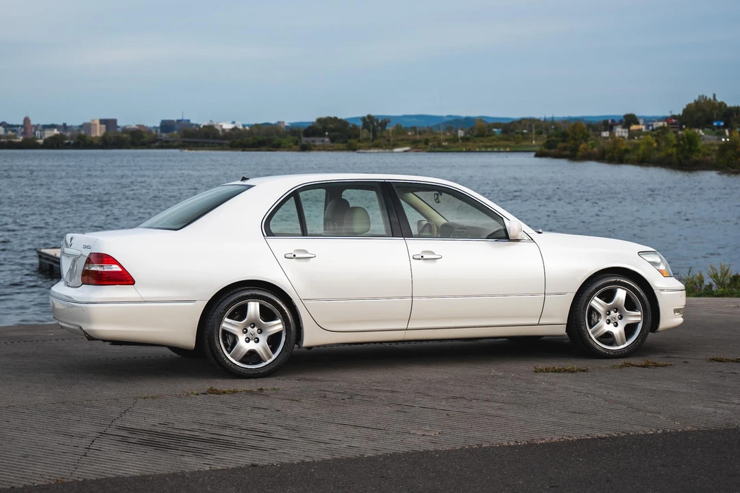 2005 Lexus LS 3rd Gen - Image 17 of 31