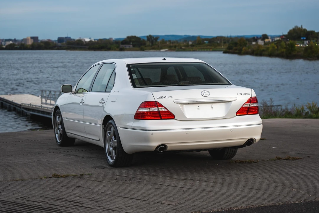 2005 Lexus LS 3rd Gen - Image 14 of 31