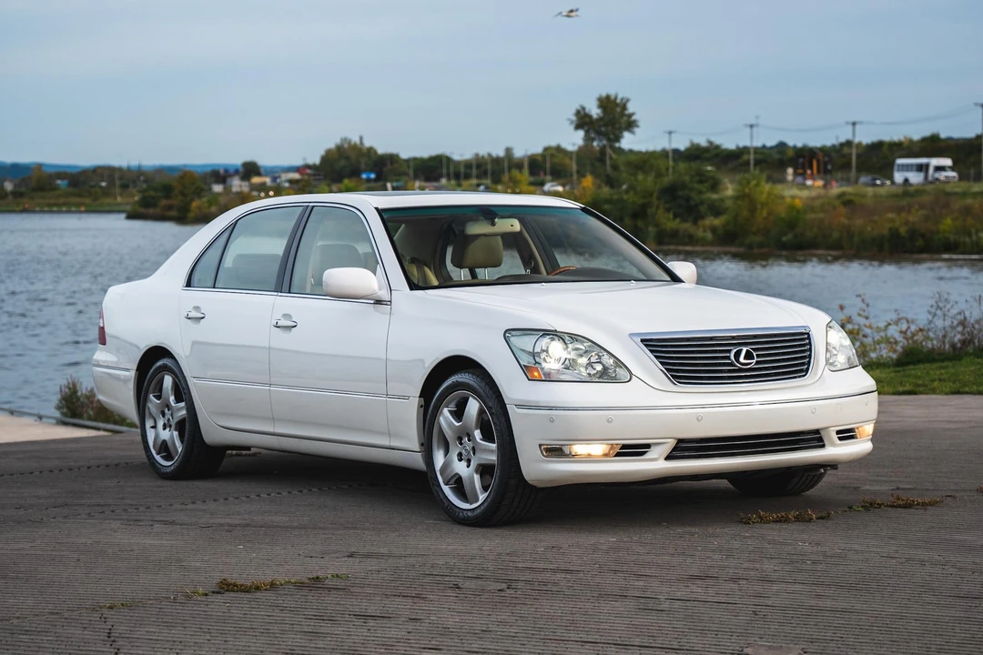 2005 Lexus LS 3rd Gen - Image 18 of 31