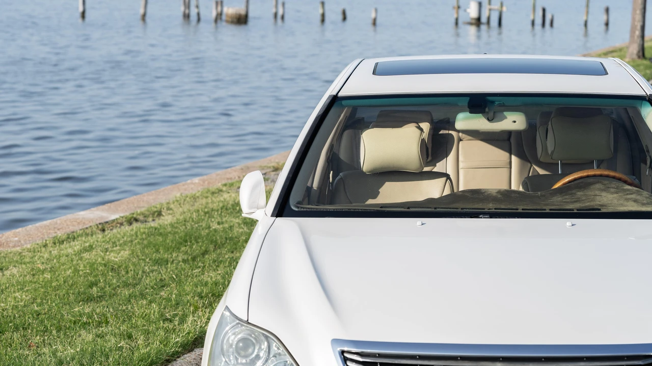 2005 Lexus LS 3rd Gen - Image 19 of 31
