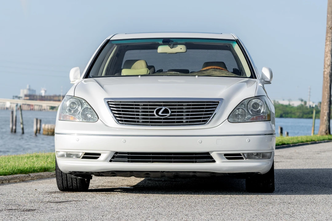 2005 Lexus LS 3rd Gen - Image 7 of 31
