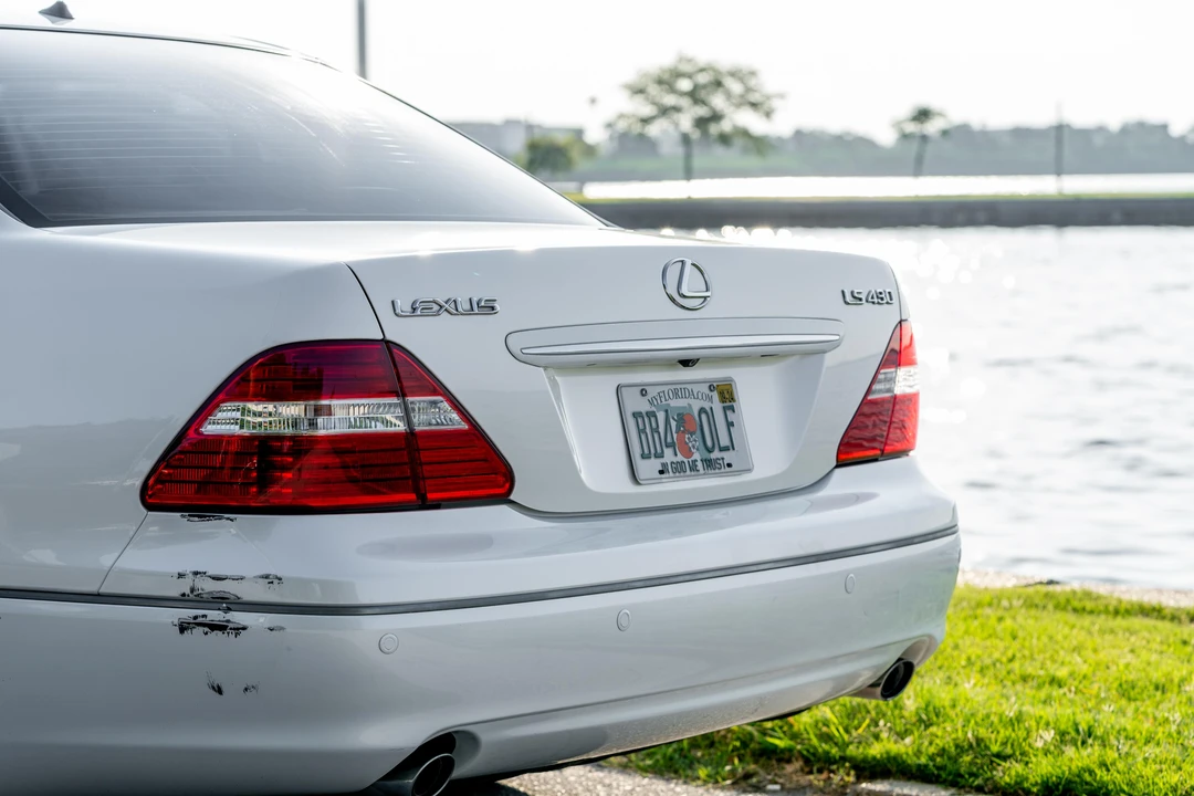 2005 Lexus LS 3rd Gen - Image 27 of 31
