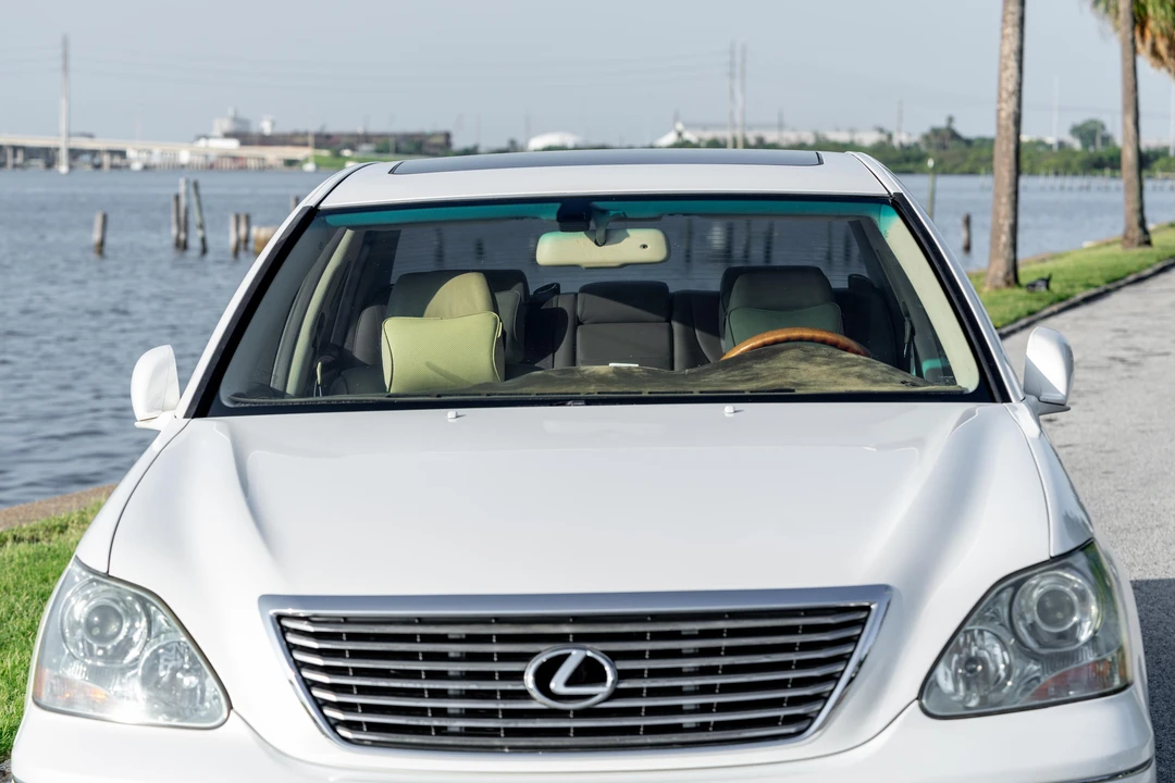2005 Lexus LS 3rd Gen - Image 21 of 31