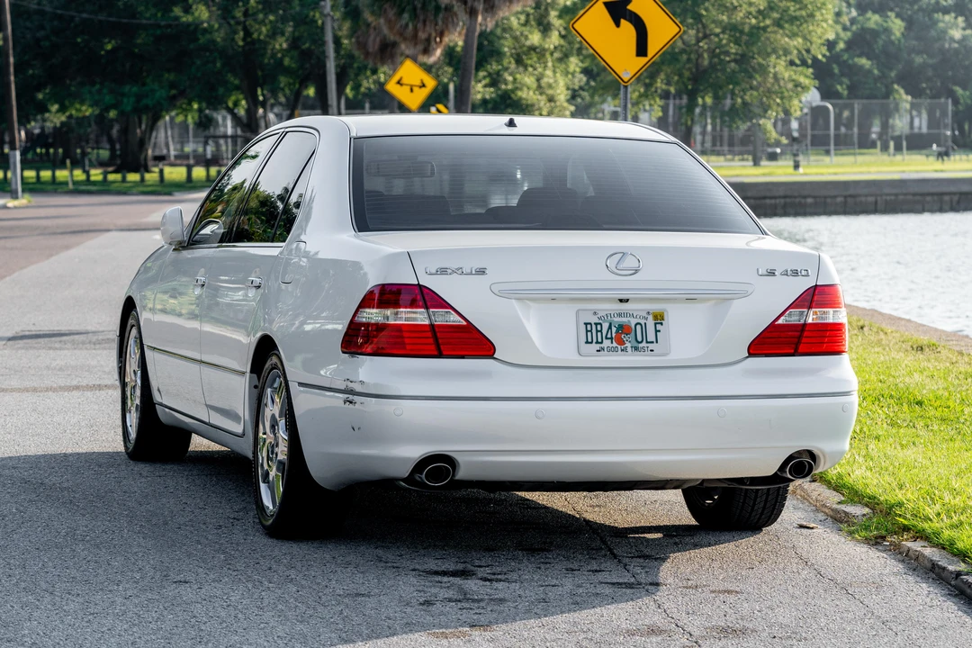 2005 Lexus LS 3rd Gen - Image 12 of 31