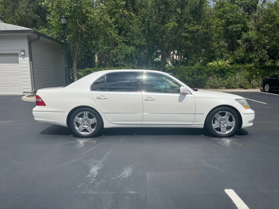 2005 Lexus LS 3rd Gen - Image 16 of 31