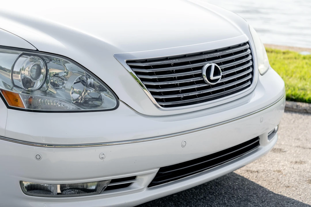 2005 Lexus LS 3rd Gen - Image 18 of 31