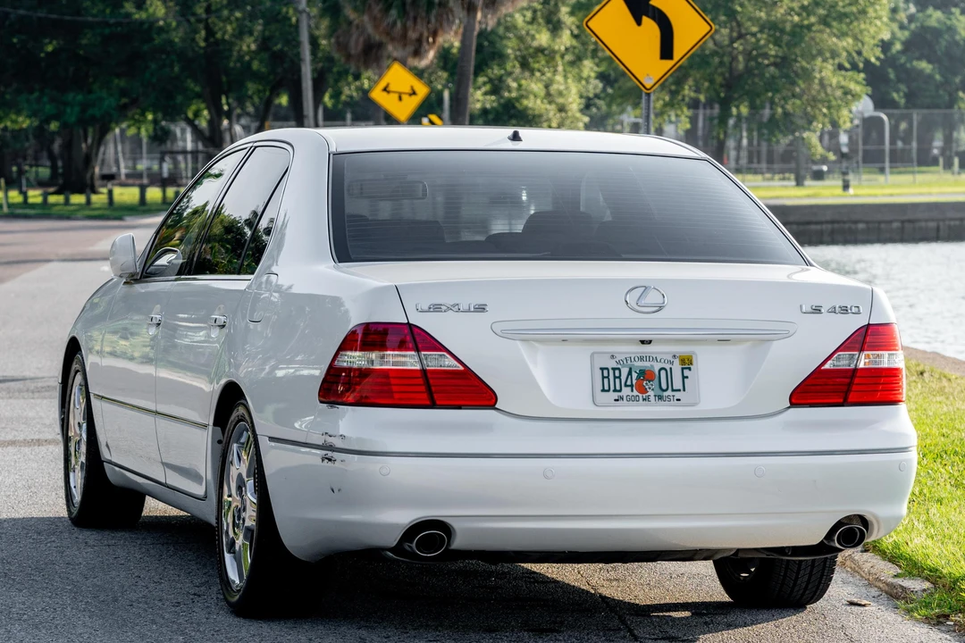 2005 Lexus LS 3rd Gen - Image 4 of 31