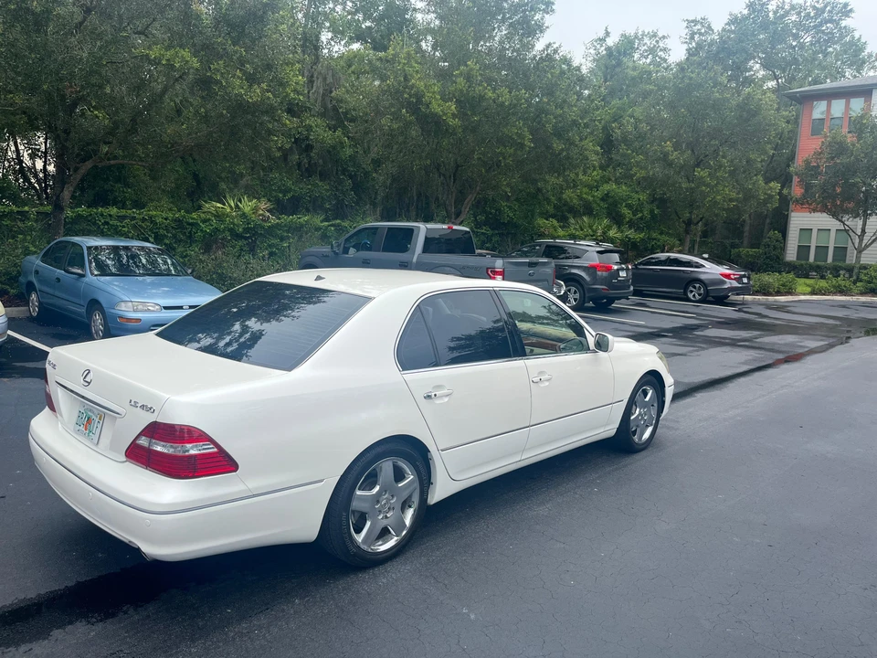 2005 Lexus LS 3rd Gen - Image 15 of 31