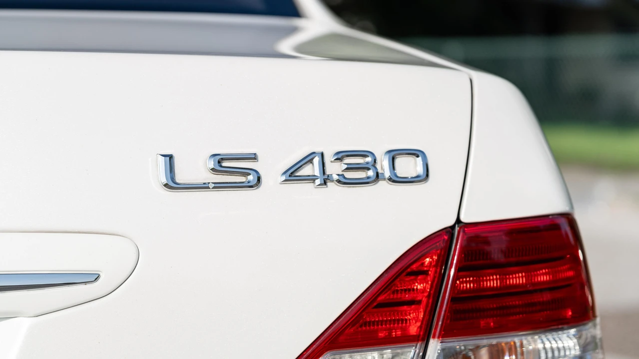 2005 Lexus LS 3rd Gen - Image 30 of 31