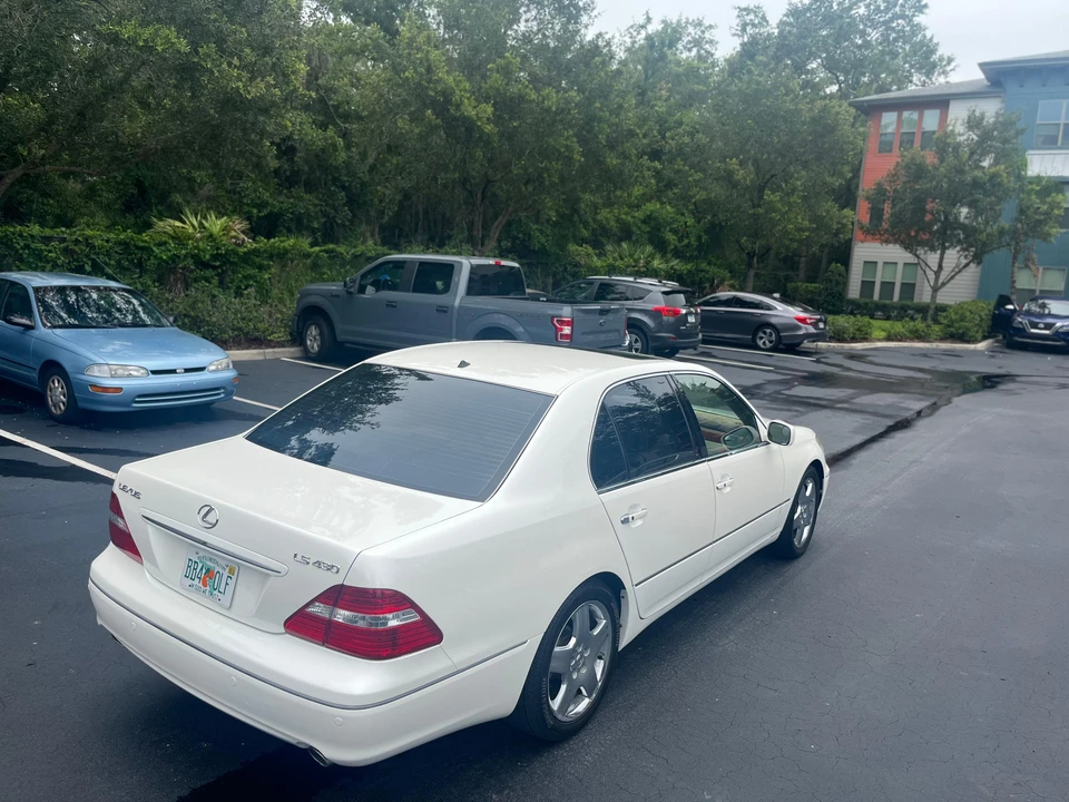 2005 Lexus LS 3rd Gen - Image 14 of 31