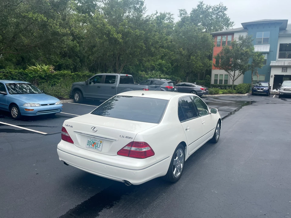 2005 Lexus LS 3rd Gen - Image 13 of 31