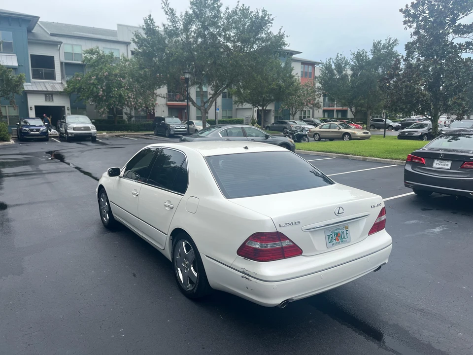 2005 Lexus LS 3rd Gen - Image 10 of 31
