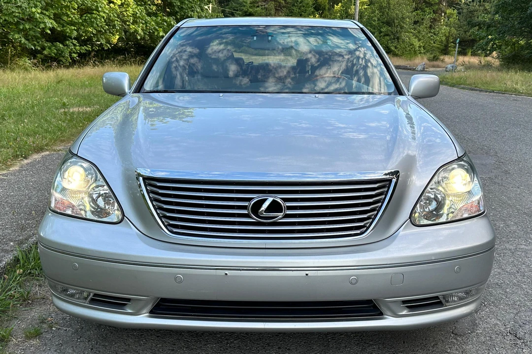 2005 Lexus LS 3rd Gen - Image 2 of 31