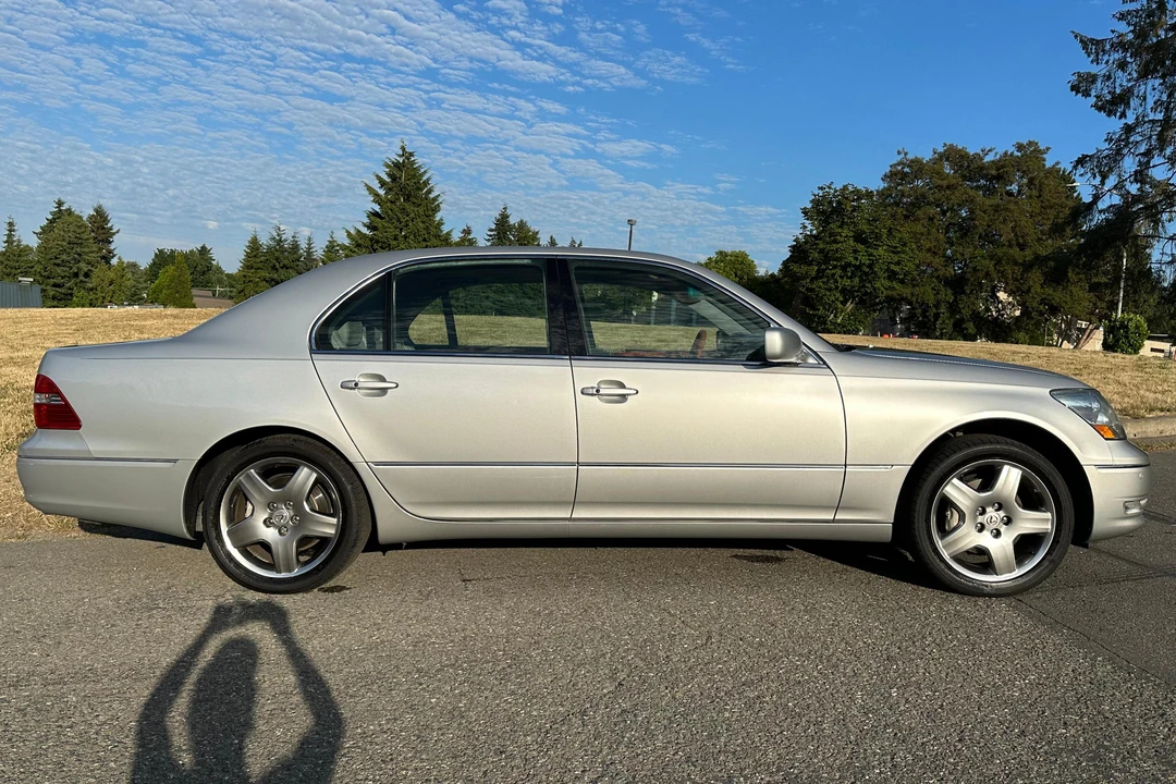 2005 Lexus LS 3rd Gen - Image 3 of 31