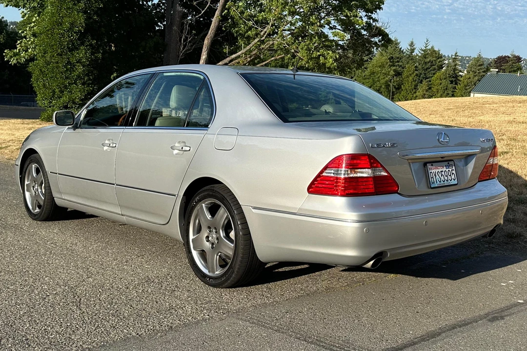 2005 Lexus LS 3rd Gen - Image 4 of 31
