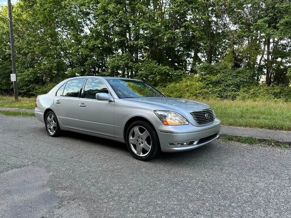 2005 Lexus LS 3rd Gen - Image 15 of 31