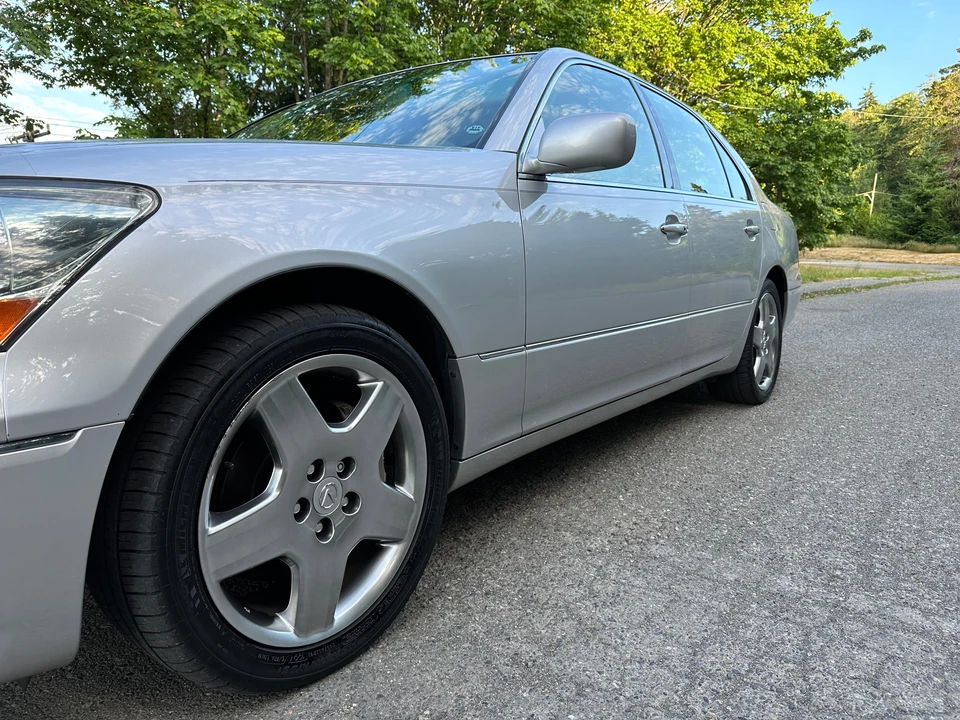 2005 Lexus LS 3rd Gen - Image 21 of 31