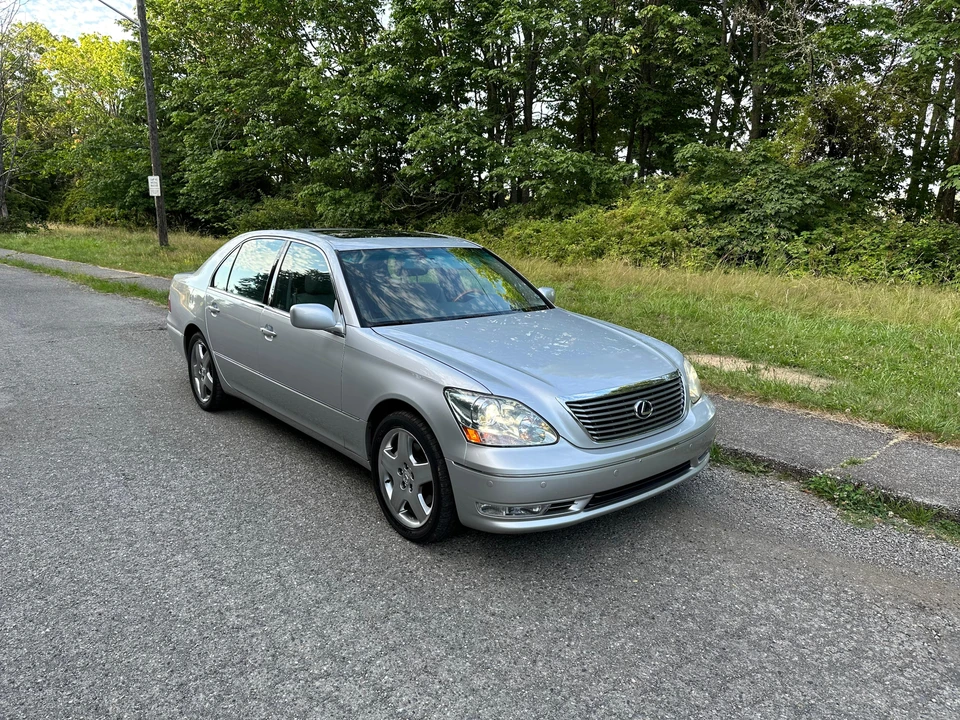2005 Lexus LS 3rd Gen - Image 16 of 31