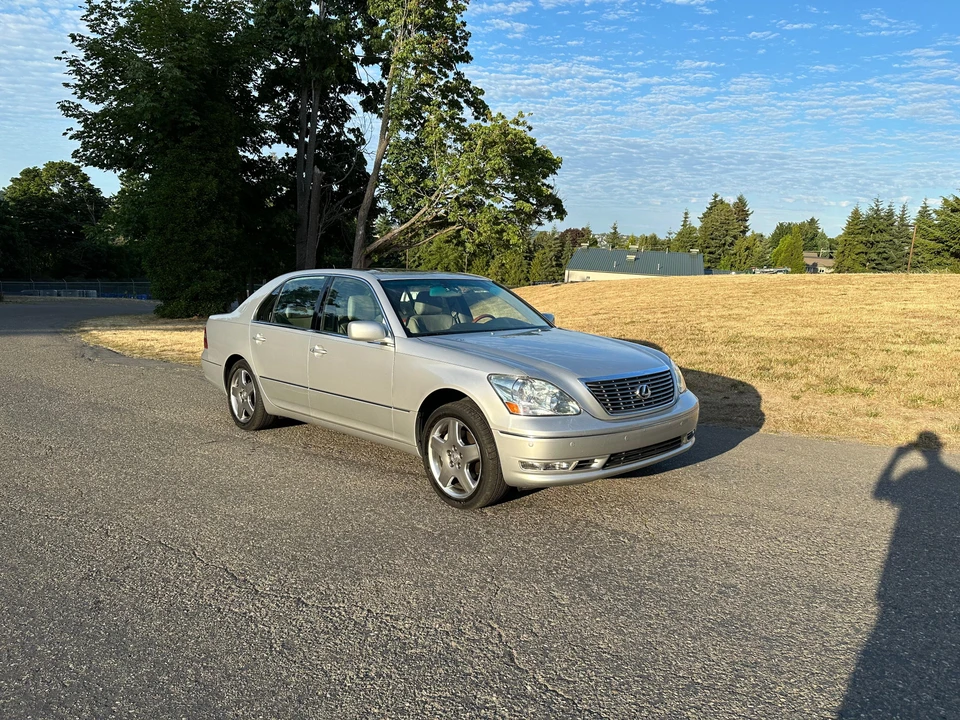 2005 Lexus LS 3rd Gen - Image 17 of 31