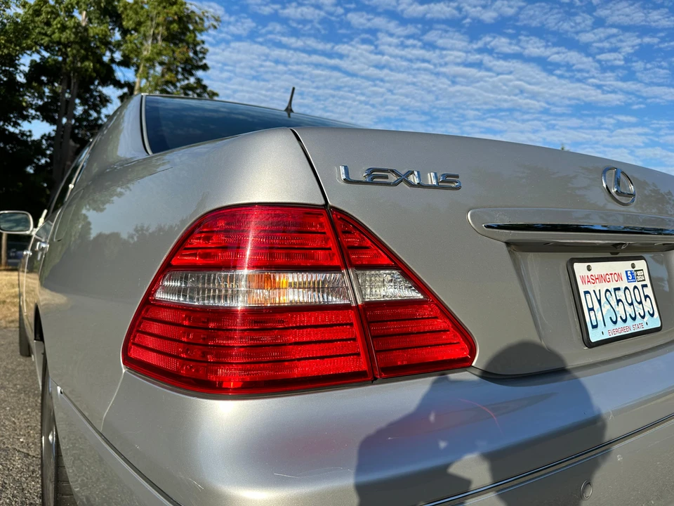 2005 Lexus LS 3rd Gen - Image 24 of 31