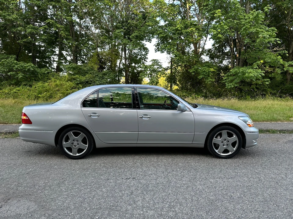 2005 Lexus LS 3rd Gen - Image 14 of 31