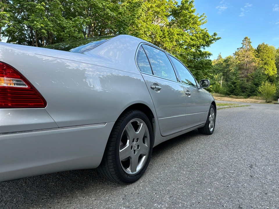 2005 Lexus LS 3rd Gen - Image 26 of 31