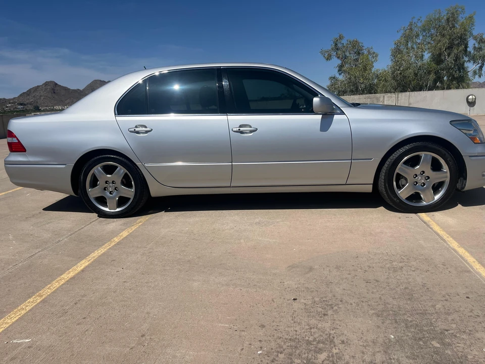 2005 Lexus LS 3rd Gen - Image 19 of 31