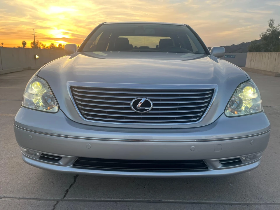 2005 Lexus LS 3rd Gen - Image 7 of 31