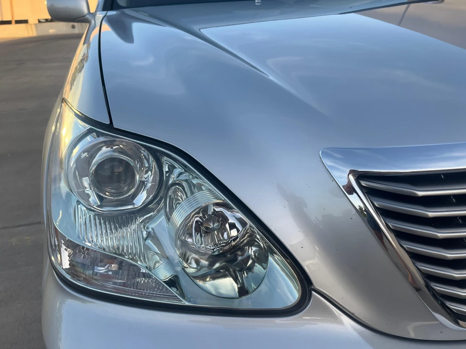 2005 Lexus LS 3rd Gen - Image 25 of 31