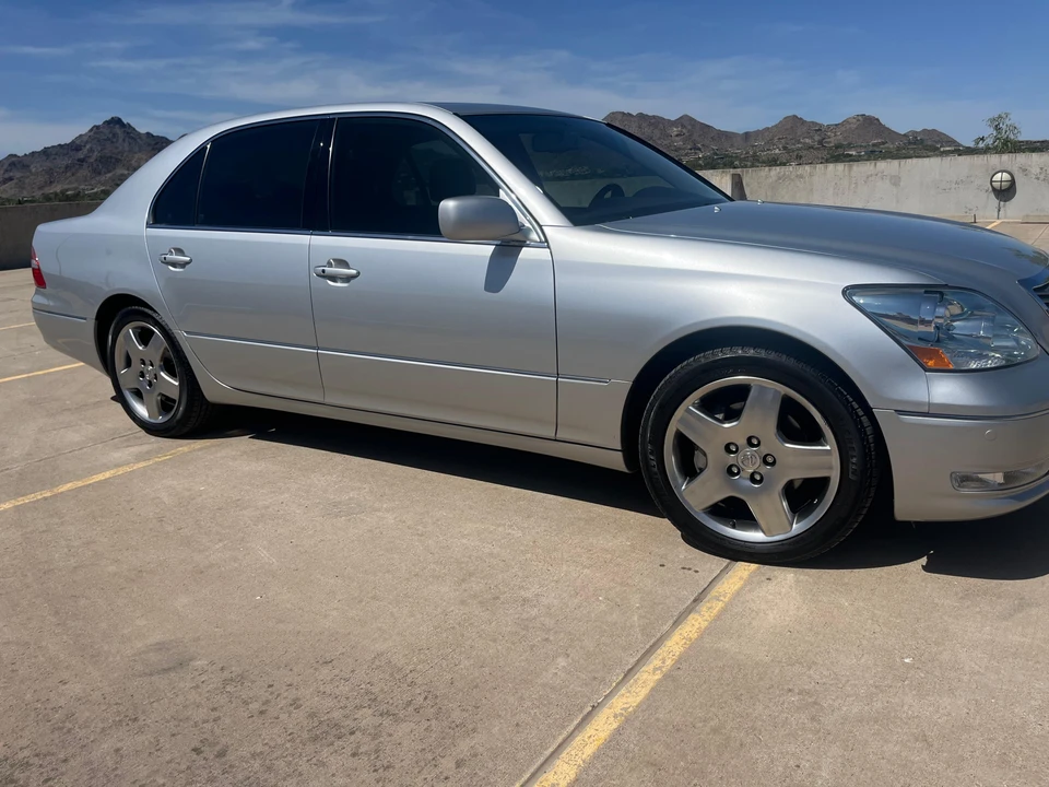 2005 Lexus LS 3rd Gen - Image 20 of 31