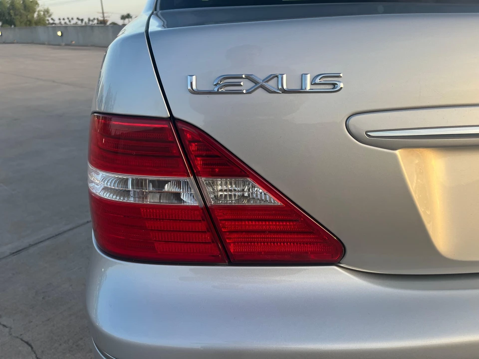 2005 Lexus LS 3rd Gen - Image 30 of 31