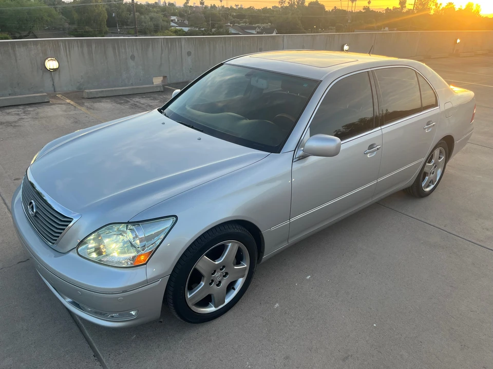 2005 Lexus LS 3rd Gen - Image 11 of 31
