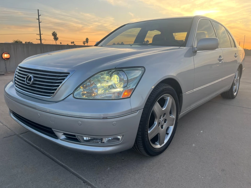 2005 Lexus LS 3rd Gen - Image 10 of 31