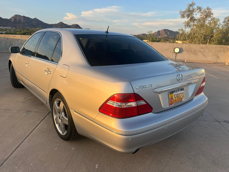2005 Lexus LS 3rd Gen - Image 15 of 31