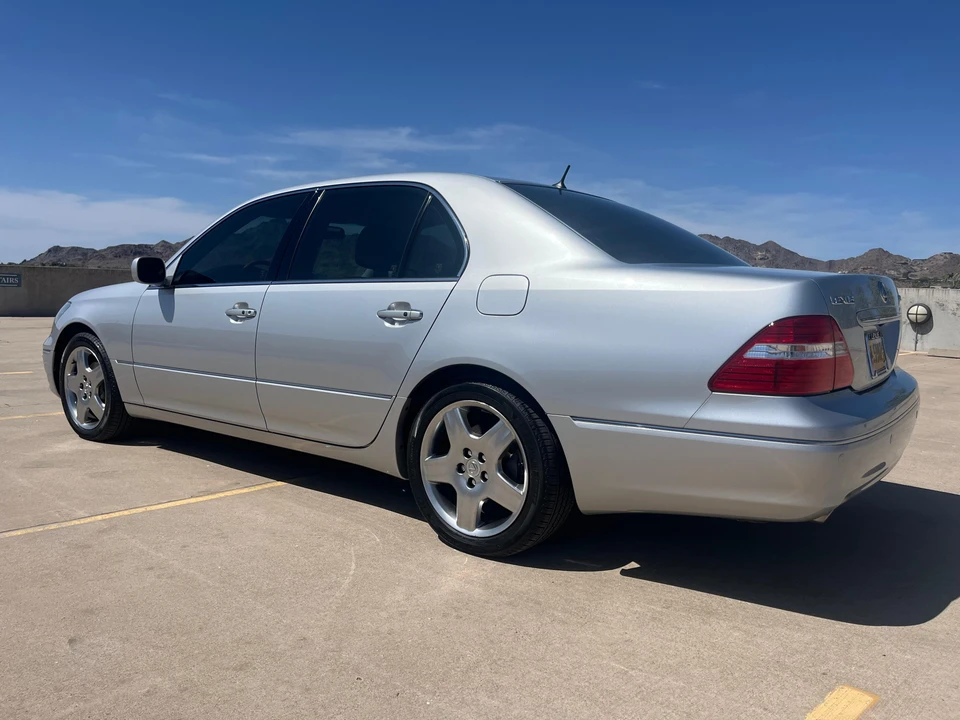 2005 Lexus LS 3rd Gen - Image 14 of 31