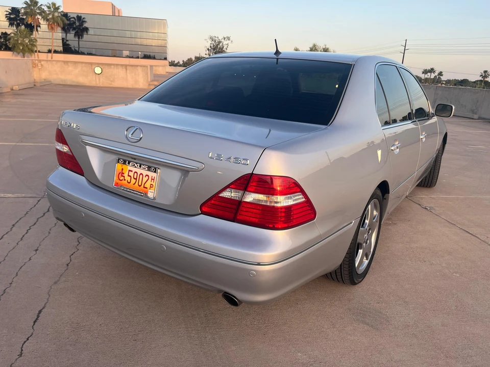 2005 Lexus LS 3rd Gen - Image 18 of 31