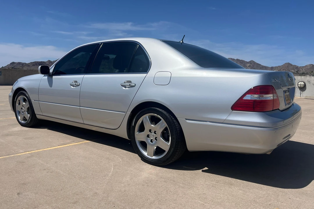 2005 Lexus LS 3rd Gen - Image 4 of 31