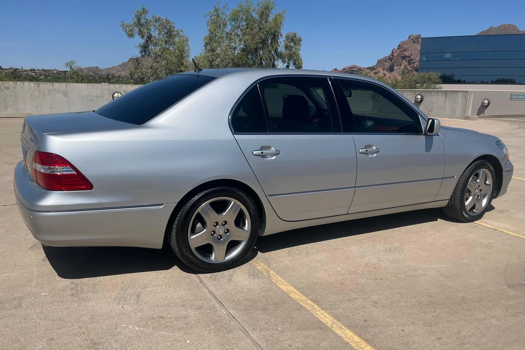 2005 Lexus LS 3rd Gen - Image 3 of 31