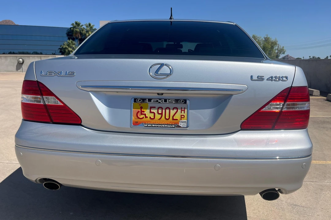 2005 Lexus LS 3rd Gen - Image 5 of 31