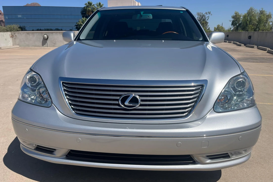2005 Lexus LS 3rd Gen - Image 2 of 31