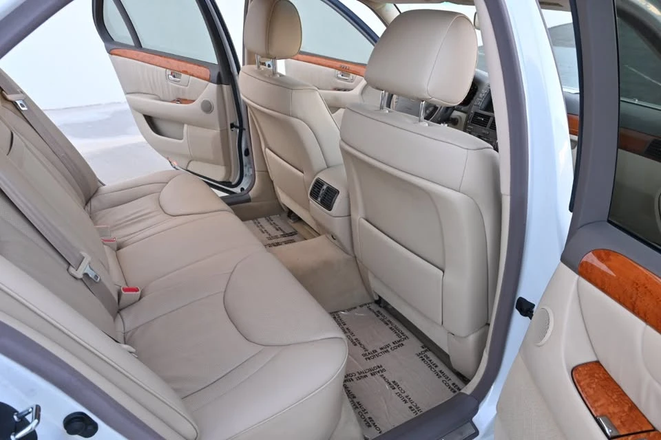 2005 Lexus LS 3rd Gen - Image 16 of 20