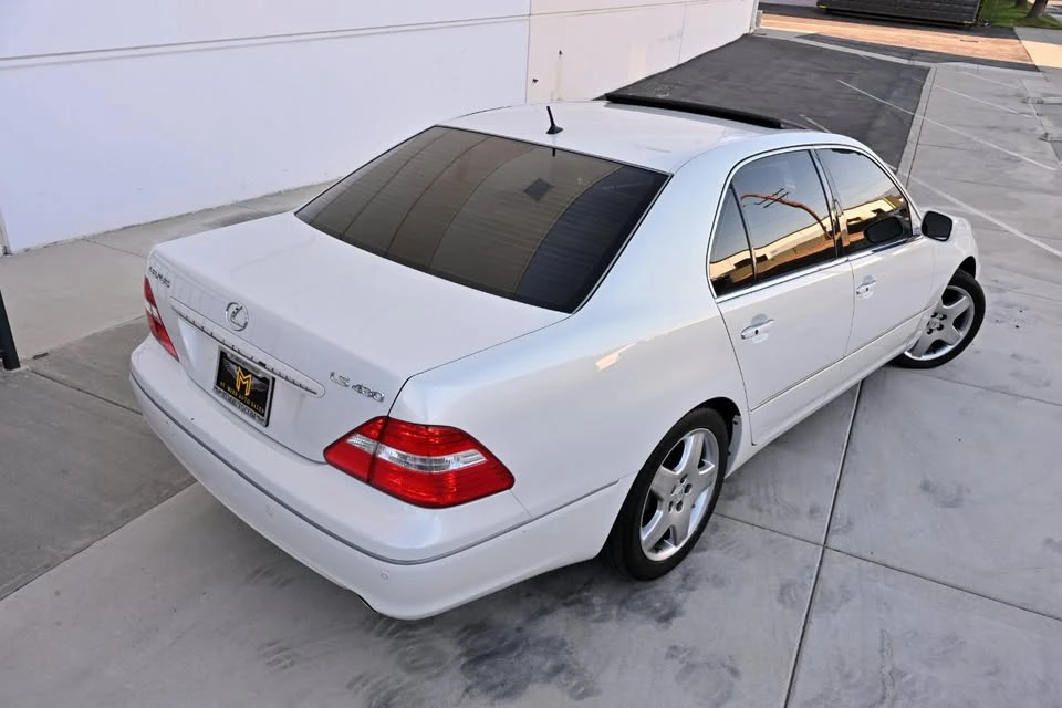 2005 Lexus LS 3rd Gen - Image 10 of 20