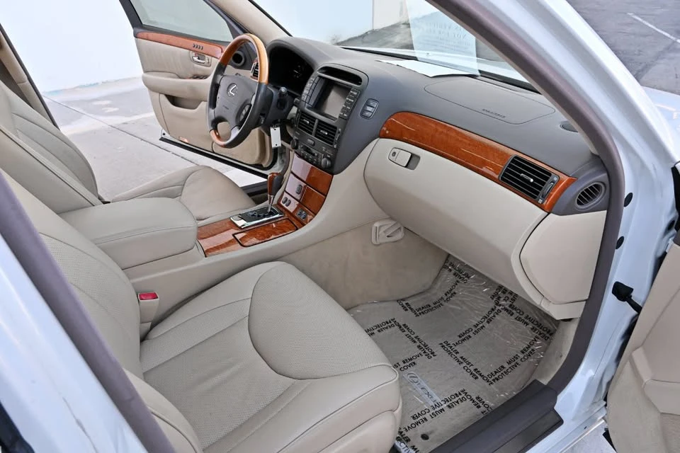 2005 Lexus LS 3rd Gen - Image 14 of 20