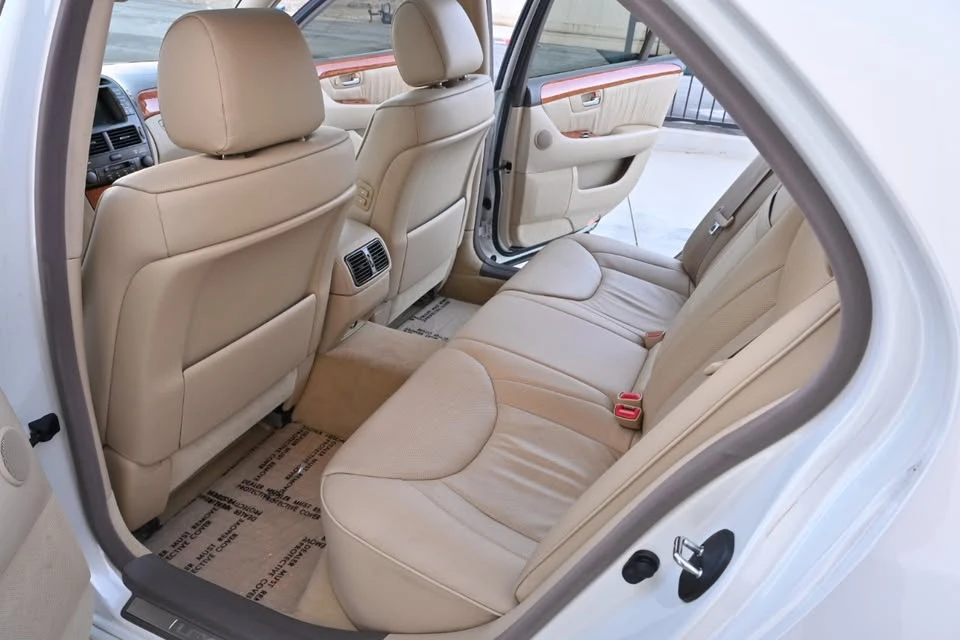 2005 Lexus LS 3rd Gen - Image 15 of 20