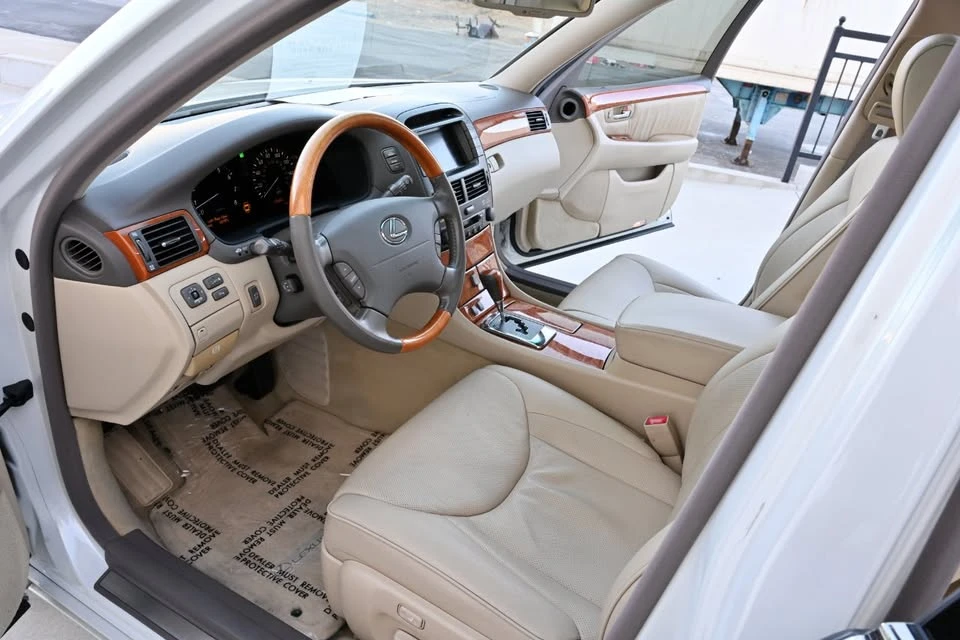 2005 Lexus LS 3rd Gen - Image 12 of 20
