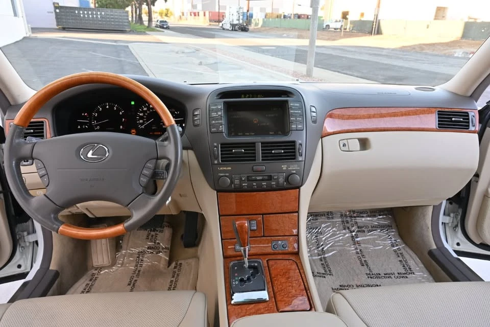 2005 Lexus LS 3rd Gen - Image 13 of 20